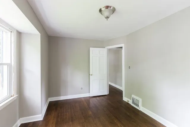 $209,950 | 10 East Pocahontas Lane, Kansas City, MO 64114