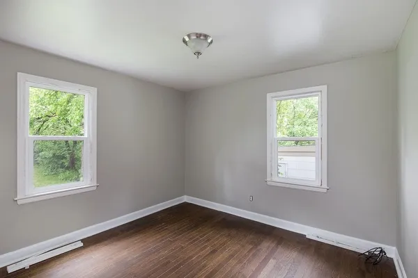 $199,999 | 10 East Pocahontas Lane, Kansas City, MO 64114
