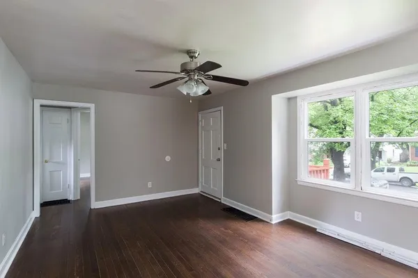 $199,999 | 10 East Pocahontas Lane, Kansas City, MO 64114