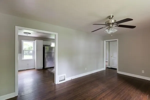 $199,999 | 10 East Pocahontas Lane, Kansas City, MO 64114