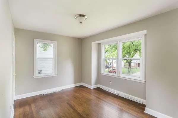 $199,999 | 10 East Pocahontas Lane, Kansas City, MO 64114