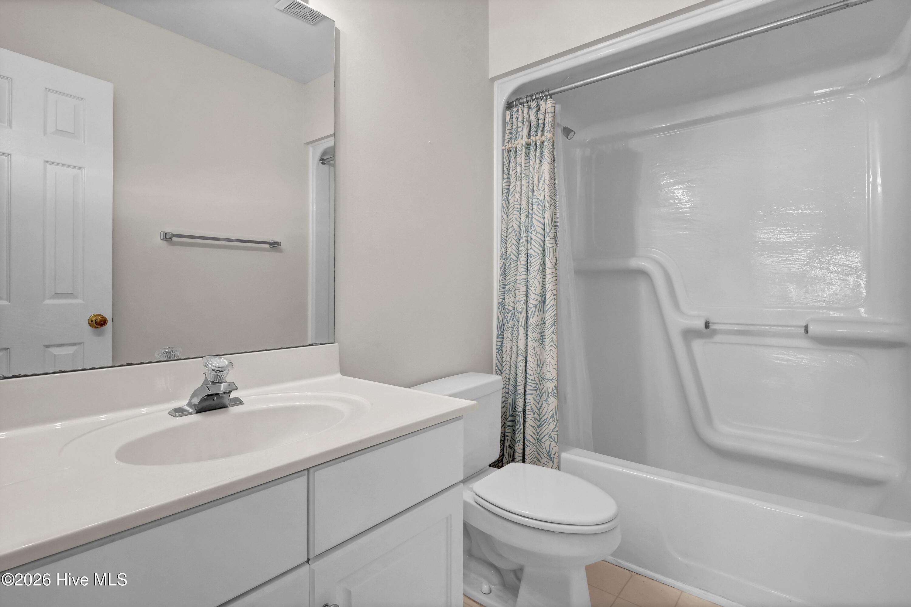 233 Racine Drive, Unit 59 Wilmington, NC 28403 - Photo 19 of 38 Shared bath on second floor