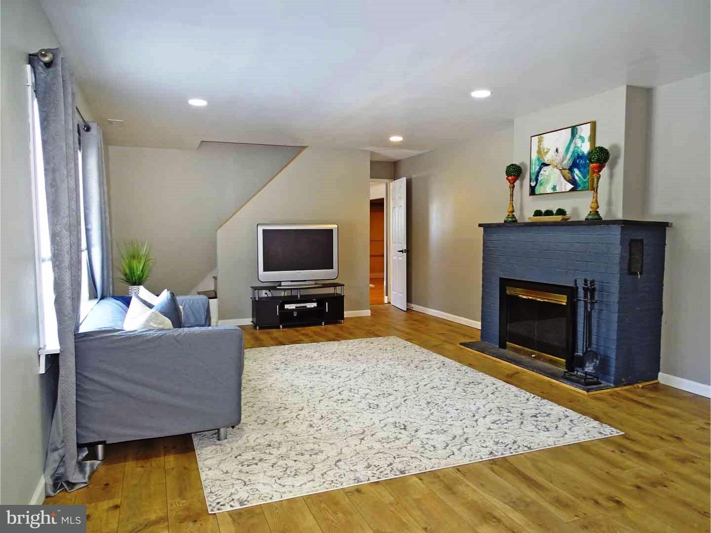 1001 Davis Grove Road Horsham, PA 19044 - Photo 2 of 25 Living Room