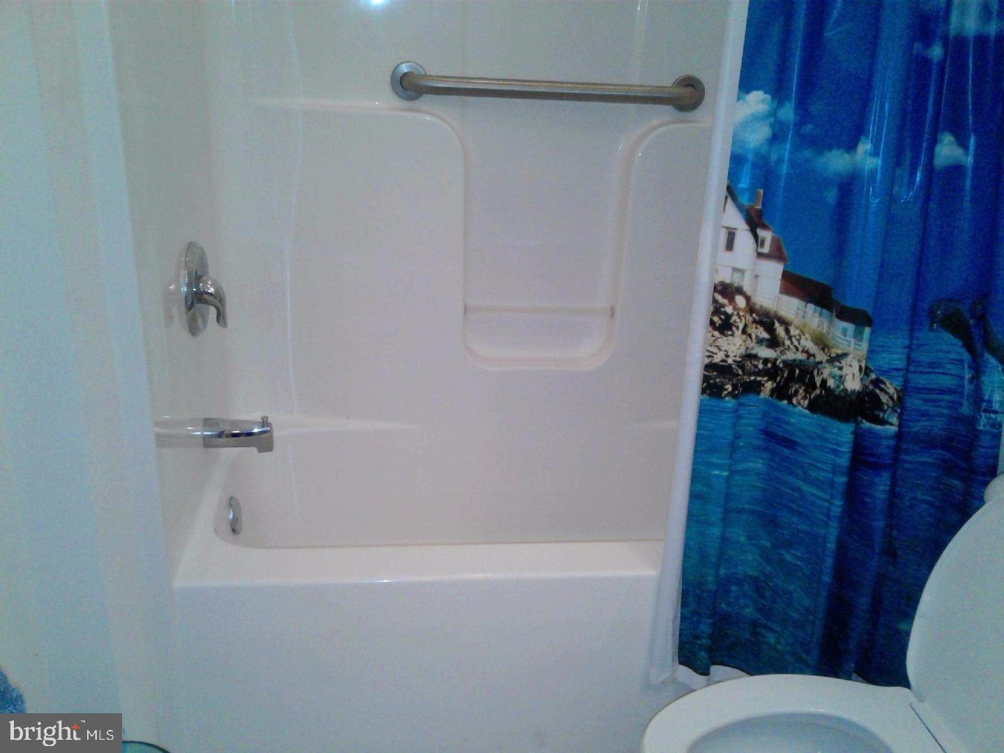 11 Highlands Road Manahawkin, NJ 08050 - Photo 12 of 18 Bathroom