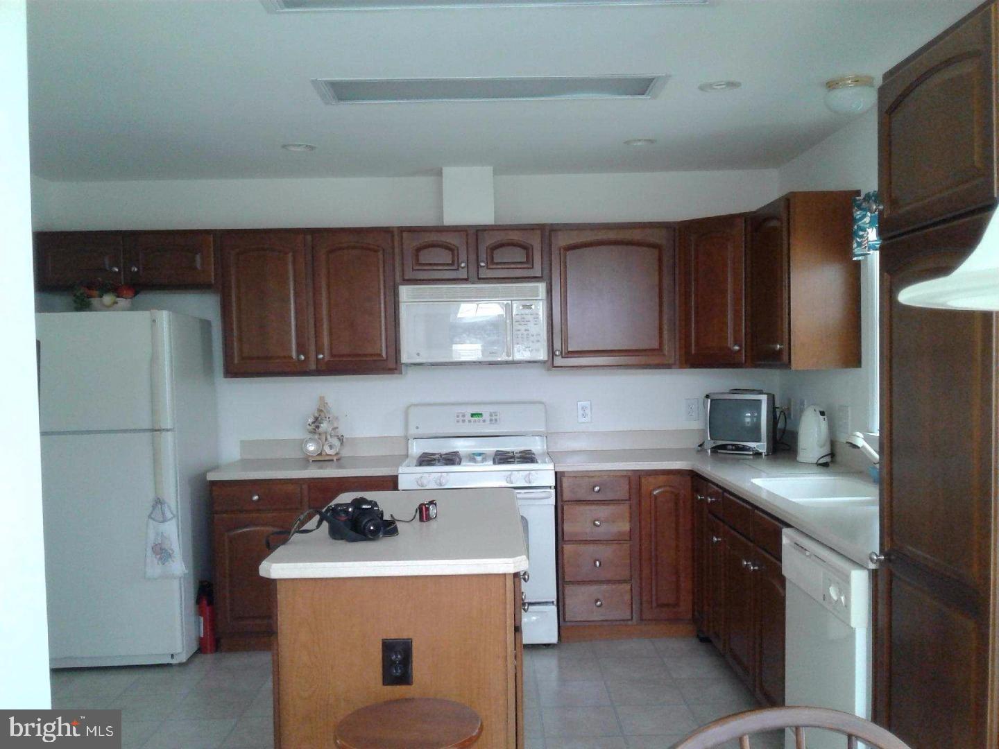 11 Highlands Road Manahawkin, NJ 08050 - Photo 8 of 18 Kitchen