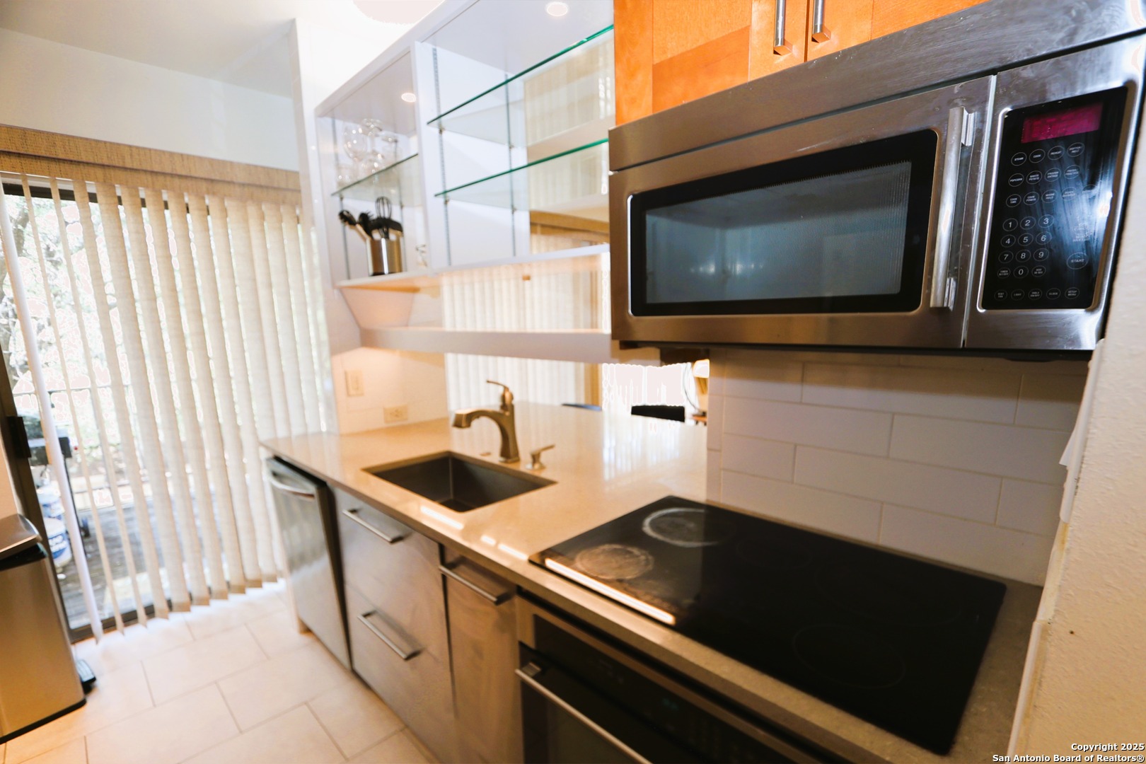 8642 Fredericksburg Road, Unit 402 San Antonio, TX 78240 - Photo 7 of 28 a kitchen with a stove and a microwave