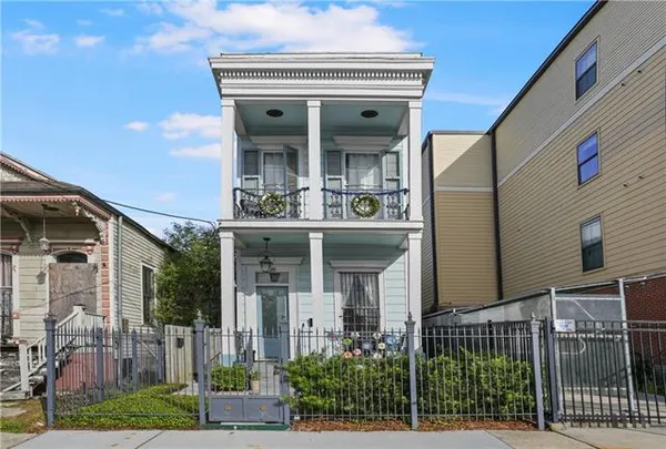 $2,200 | 1809 Carondelet Street, New Orleans, LA 70130
