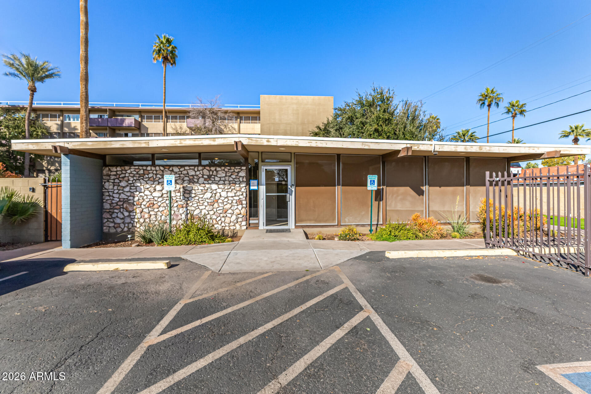 349 East Thomas Road, Unit E407 Phoenix, AZ 85012 - Photo 32 of 34 03-Thomas