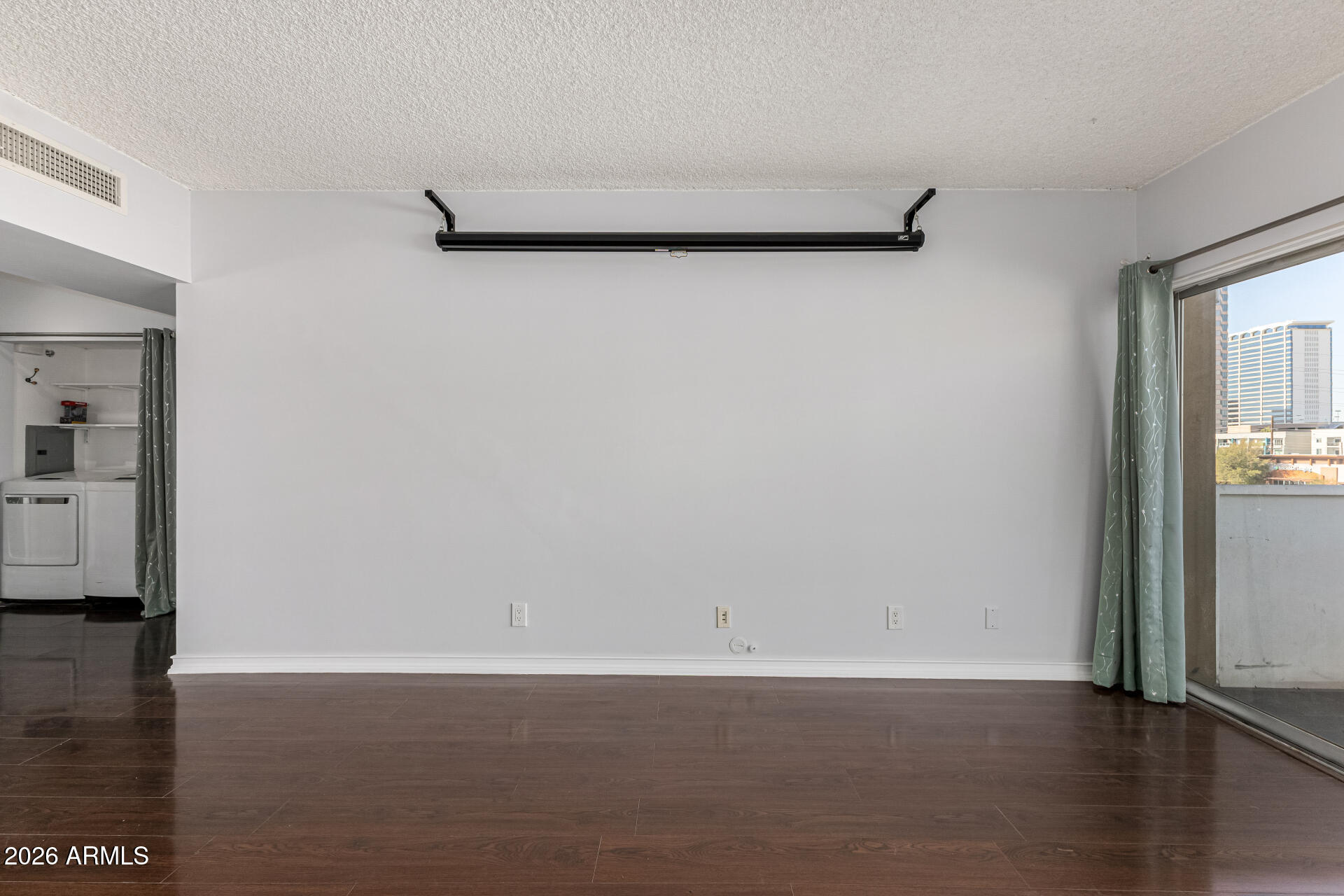 349 East Thomas Road, Unit E407 Phoenix, AZ 85012 - Photo 3 of 34 05-Thomas