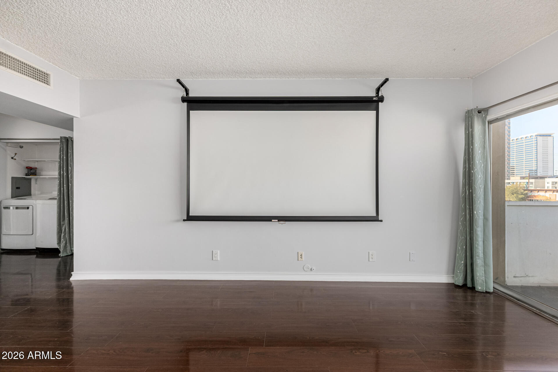 349 East Thomas Road, Unit E407 Phoenix, AZ 85012 - Photo 4 of 34 06-Thomas