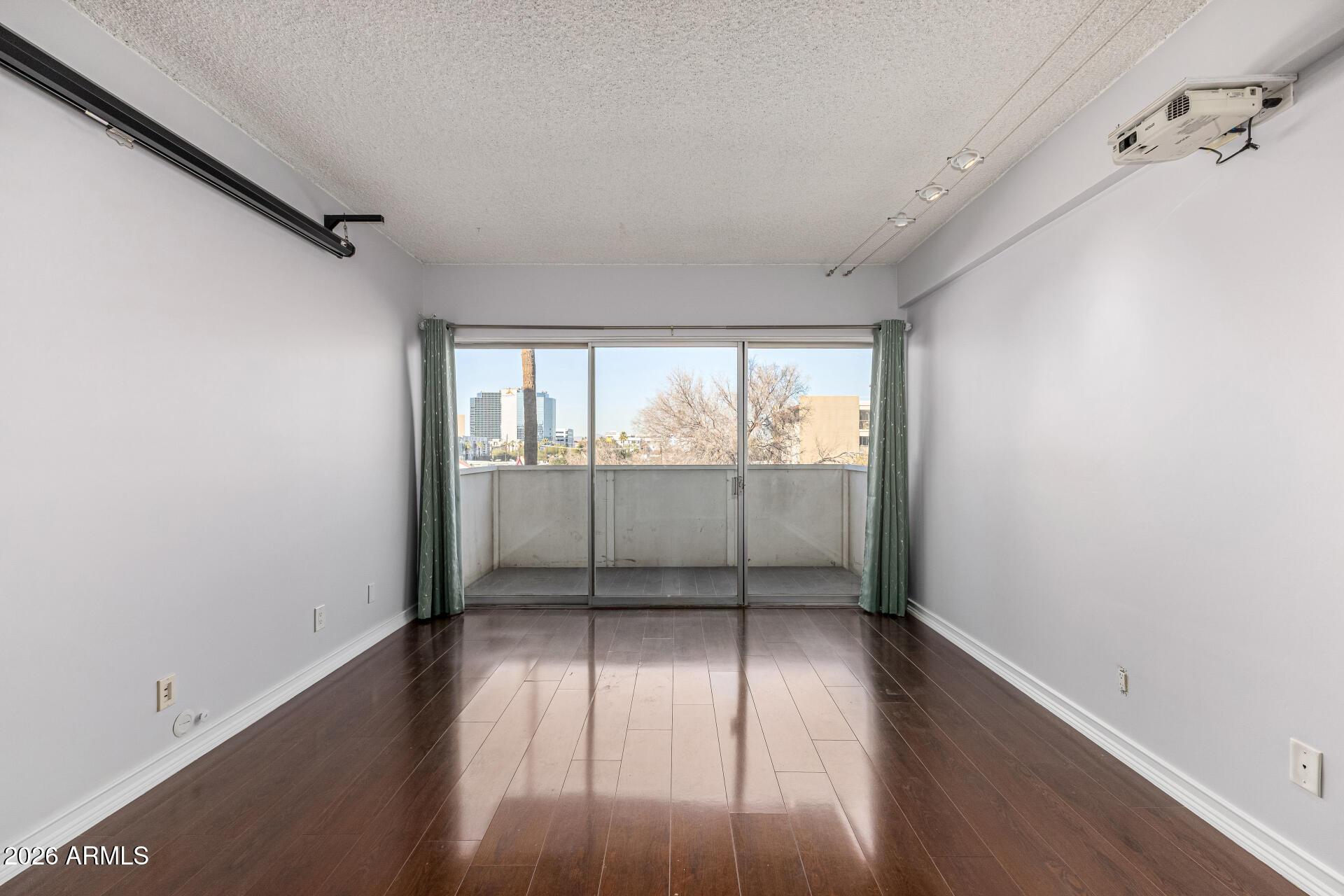 349 East Thomas Road, Unit E407 Phoenix, AZ 85012 - Photo 5 of 34 07-Thomas