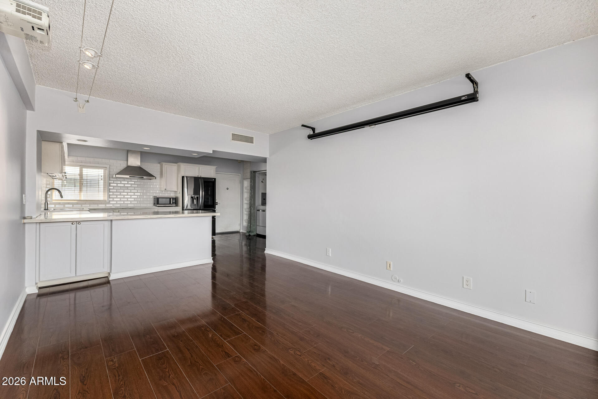 349 East Thomas Road, Unit E407 Phoenix, AZ 85012 - Photo 8 of 34 09-Thomas