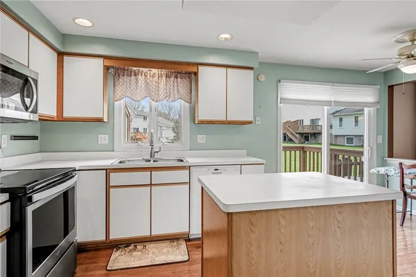 $299,900 | 32 Wind Loft Circle, Perinton, NY 14450