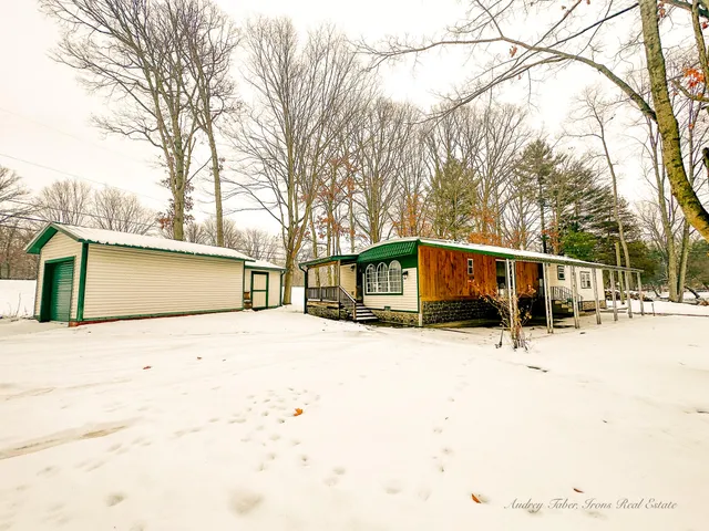 $260,000 | 8933 East M 20, Hesperia, MI 49421