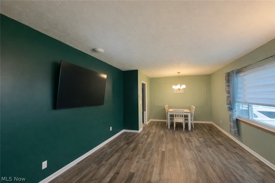 30405 Vineyard Road Willowick, OH 44095 - Photo 4 of 11