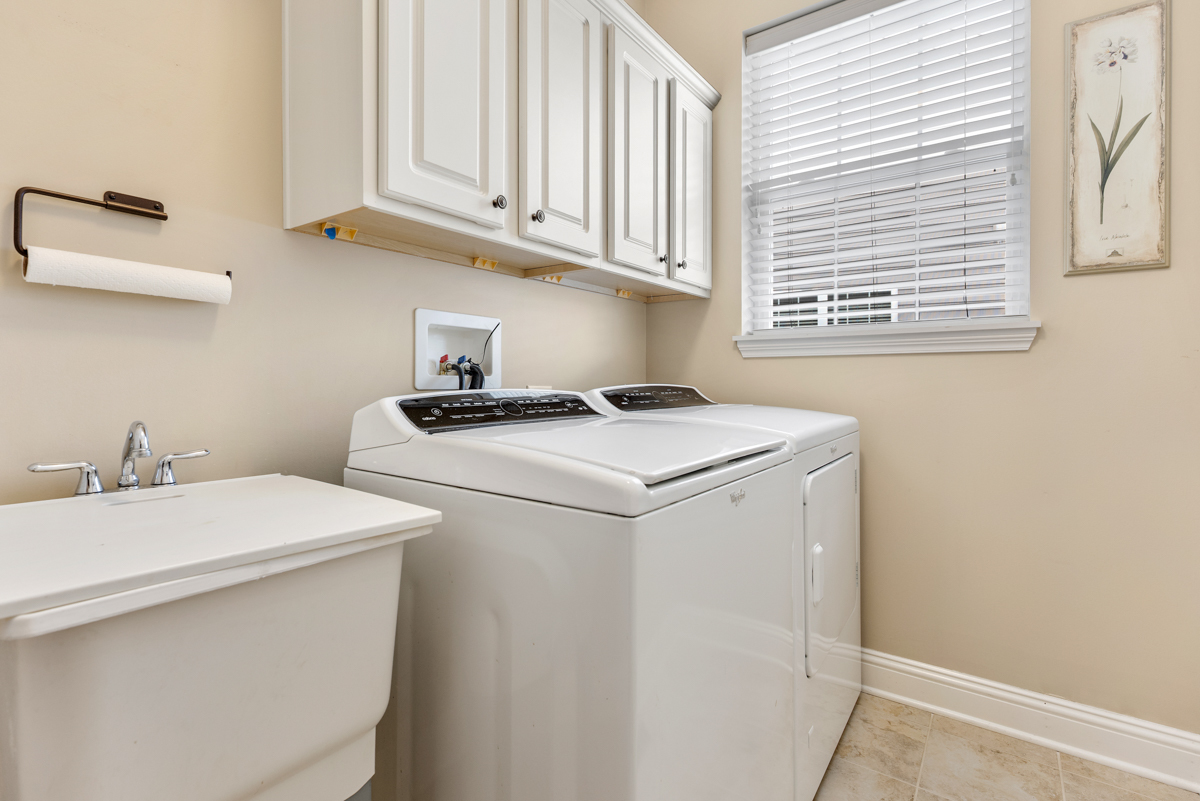 1093 Glendale Road Pingree Grove, IL 60140 - Photo 17 of 28 a utility room with dryer and washer