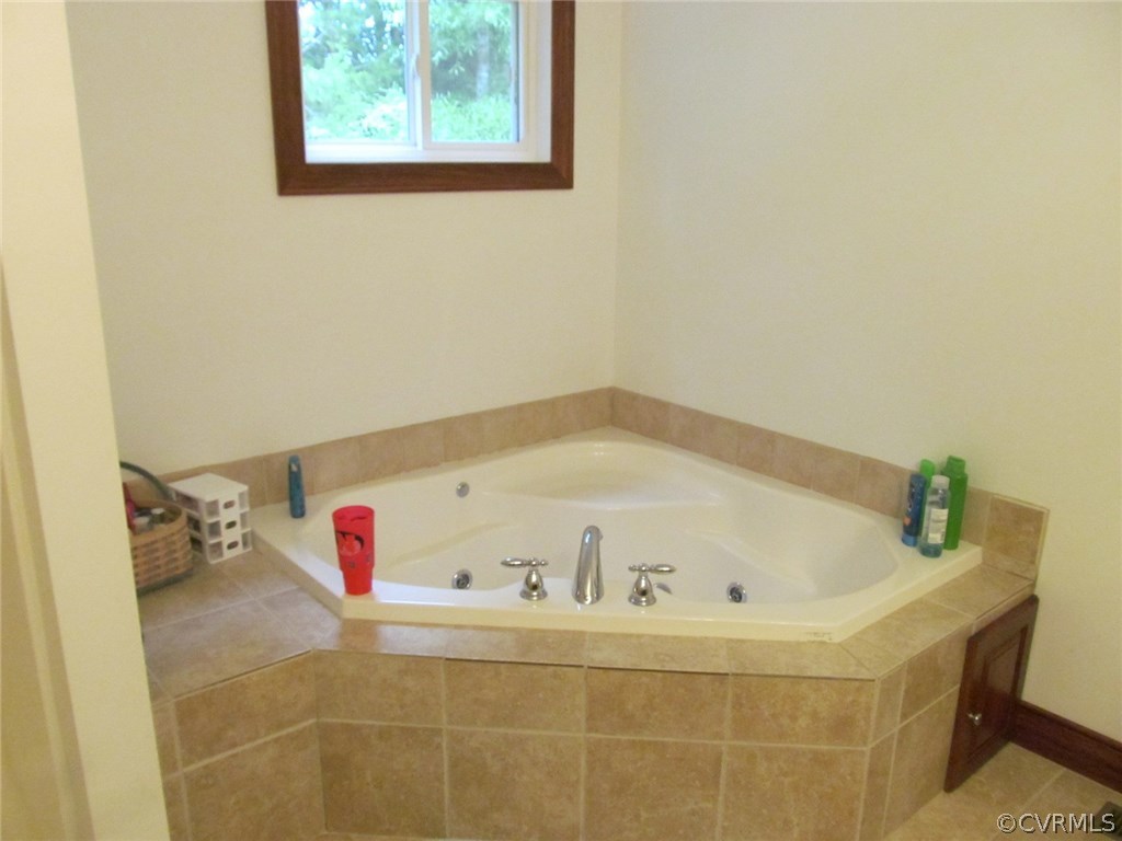 379 River Road Farmville, VA 23901 - Photo 6 of 8 a bathroom with a tub and a window