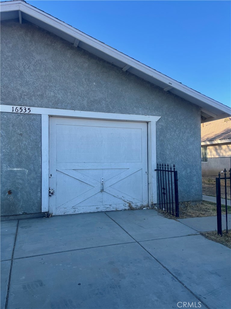 16535 Pine Street, Unit B Hesperia, CA 92345 - Photo 4 of 22 a view of outdoor space