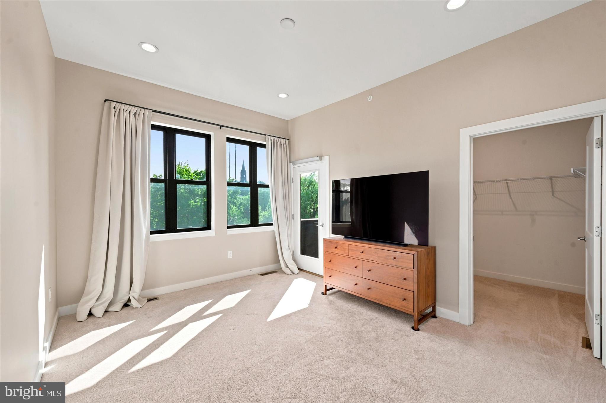 4561 Riverside Way Philadelphia, PA 19127 - Photo 32 of 38