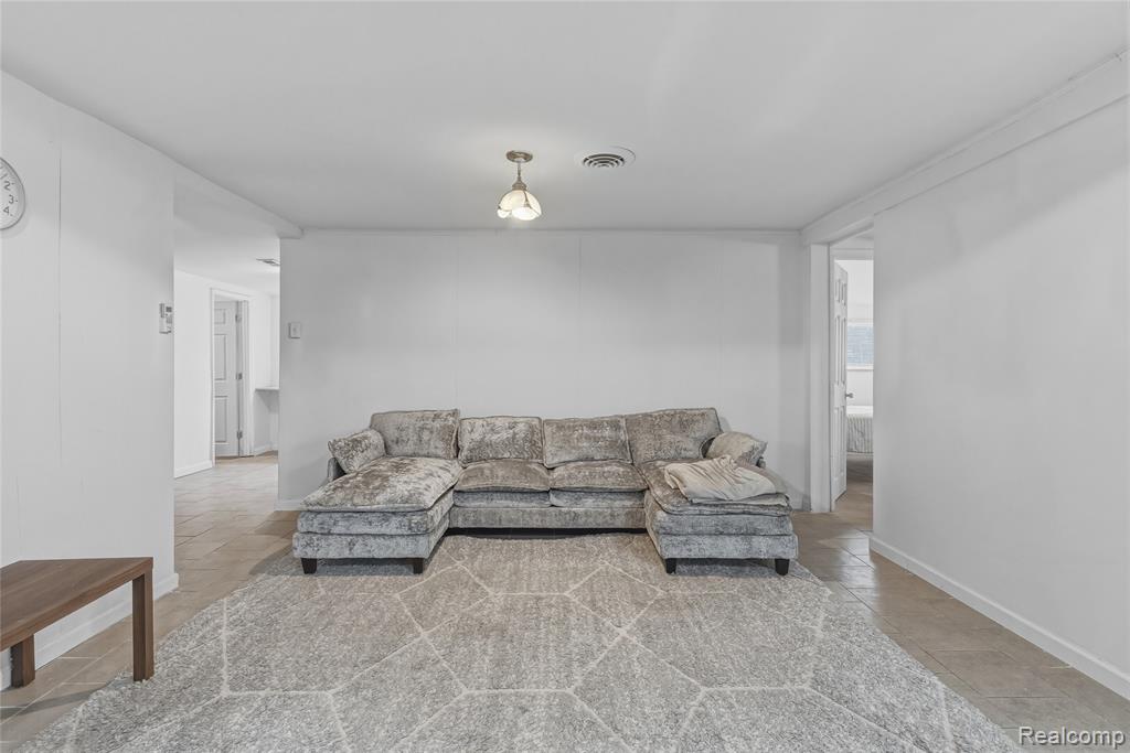 2033 Eberly Road Flint, MI 48532 - Photo 13 of 43 Gallery Image 13