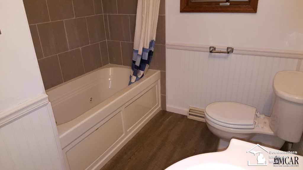 11269 Grafton Road Carleton, MI 48117 - Photo 18 of 19 main bath 2