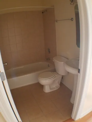 $2,275 | 3152 West Devon Avenue, Unit 4A, Chicago, IL 60659