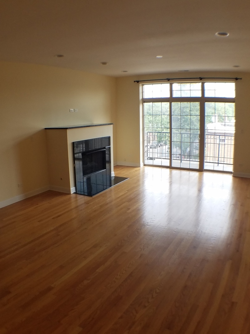 3152 West Devon Avenue, Unit 4A Chicago, IL 60659 - Photo 4 of 13