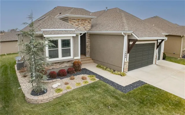 $585,000 | 1696 Northeast Parkwood Drive, Lee's Summit, MO 64064