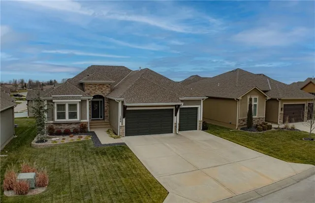 $585,000 | 1696 Northeast Parkwood Drive, Lee's Summit, MO 64064