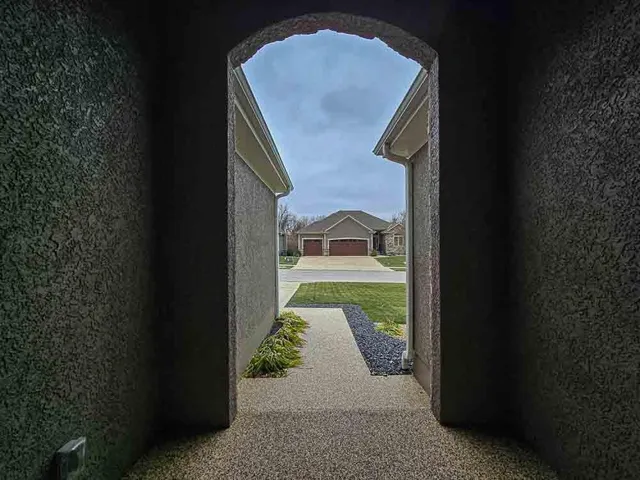 $585,000 | 1696 Northeast Parkwood Drive, Lee's Summit, MO 64064