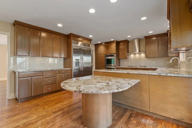 $1,150,000 | 3926 Raintree Lane, Northbrook, IL 60062