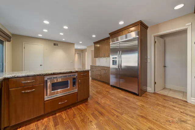 $1,150,000 | 3926 Raintree Lane, Northbrook, IL 60062