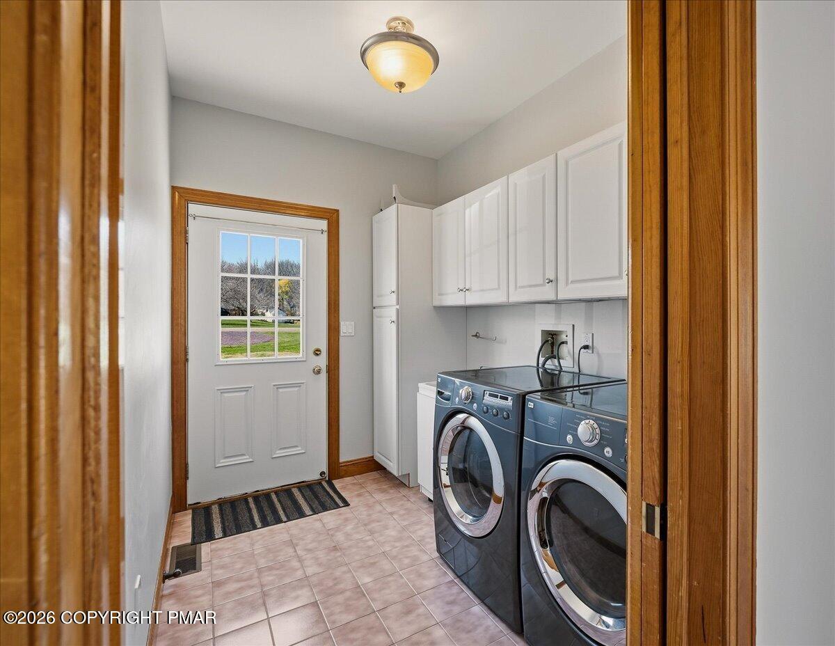 2506 Red Fox Lane Stroudsburg, PA 18360 - Photo 14 of 62 Laundry