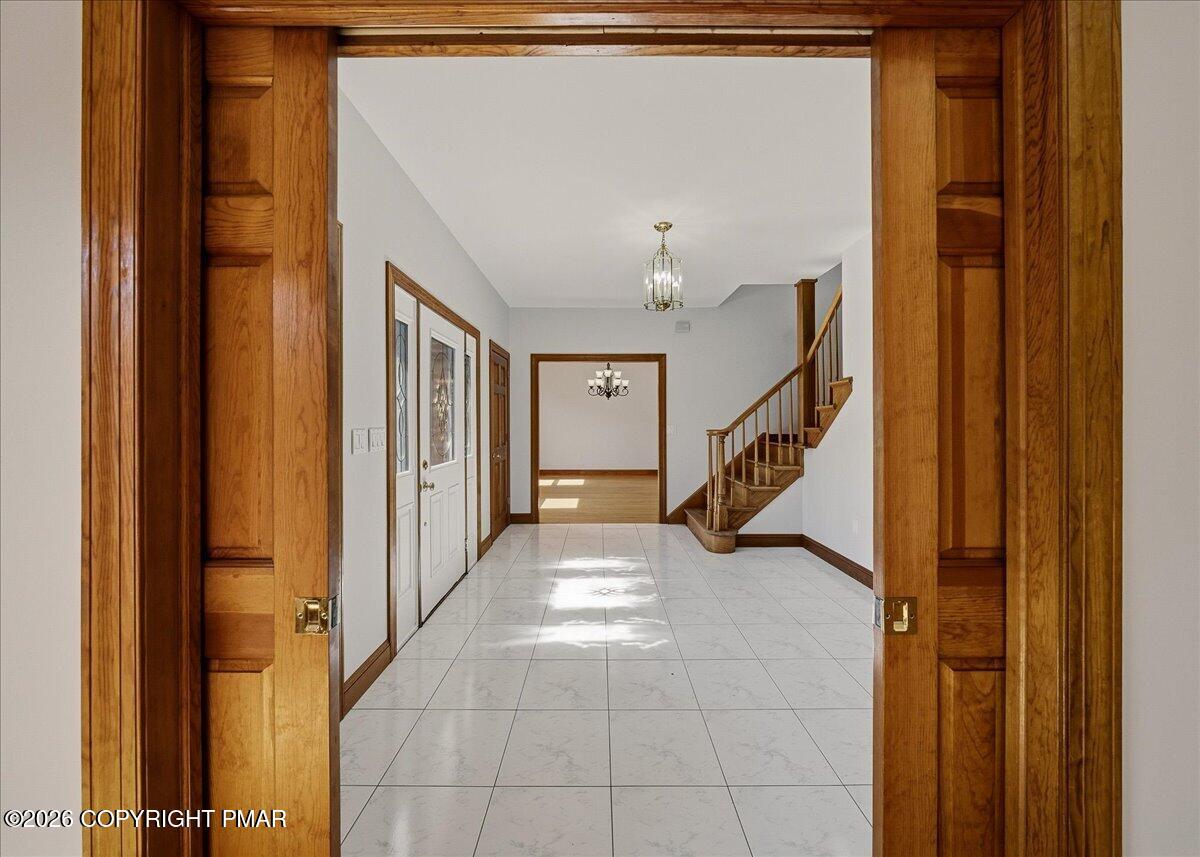 2506 Red Fox Lane Stroudsburg, PA 18360 - Photo 17 of 62 Foyer