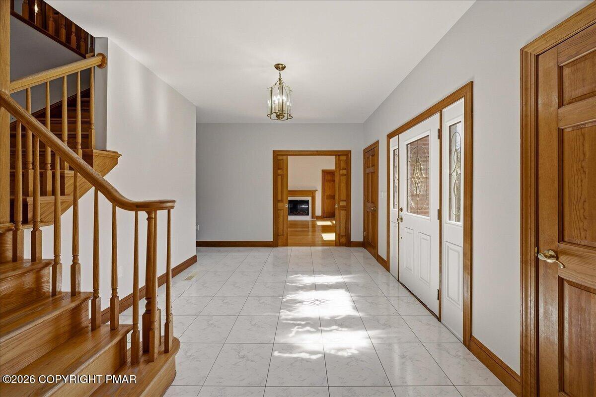 2506 Red Fox Lane Stroudsburg, PA 18360 - Photo 18 of 62 Foyer