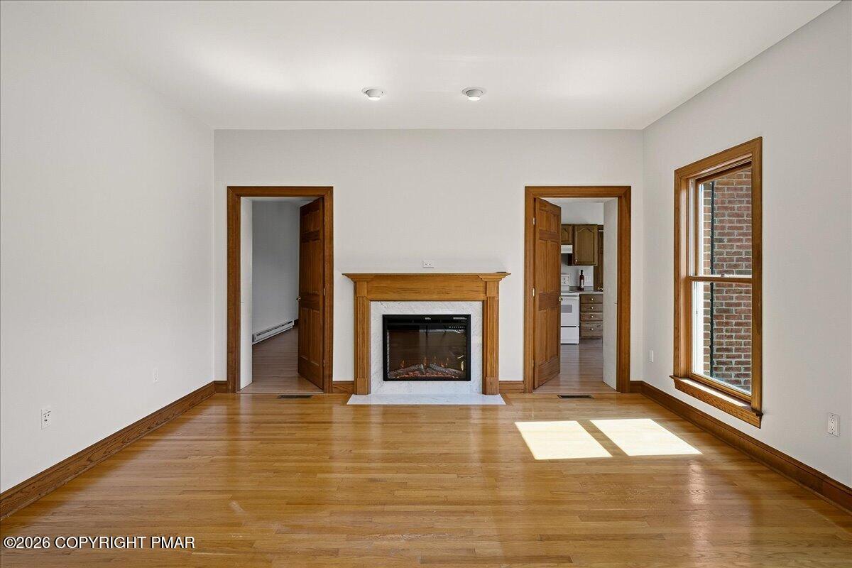 2506 Red Fox Lane Stroudsburg, PA 18360 - Photo 20 of 62 Living Room