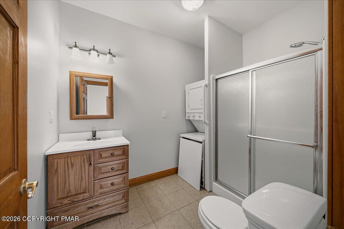 2506 Red Fox Lane Stroudsburg, PA 18360 - Photo 26 of 62 Full Bathroom