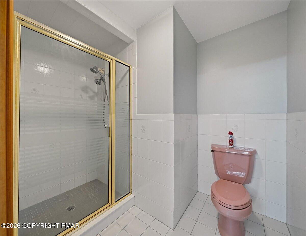 2506 Red Fox Lane Stroudsburg, PA 18360 - Photo 36 of 62 Primary Bathroom