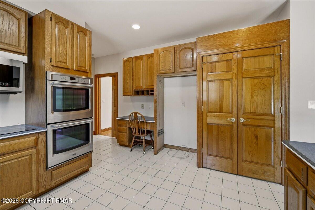 2506 Red Fox Lane Stroudsburg, PA 18360 - Photo 10 of 62 Kitchen