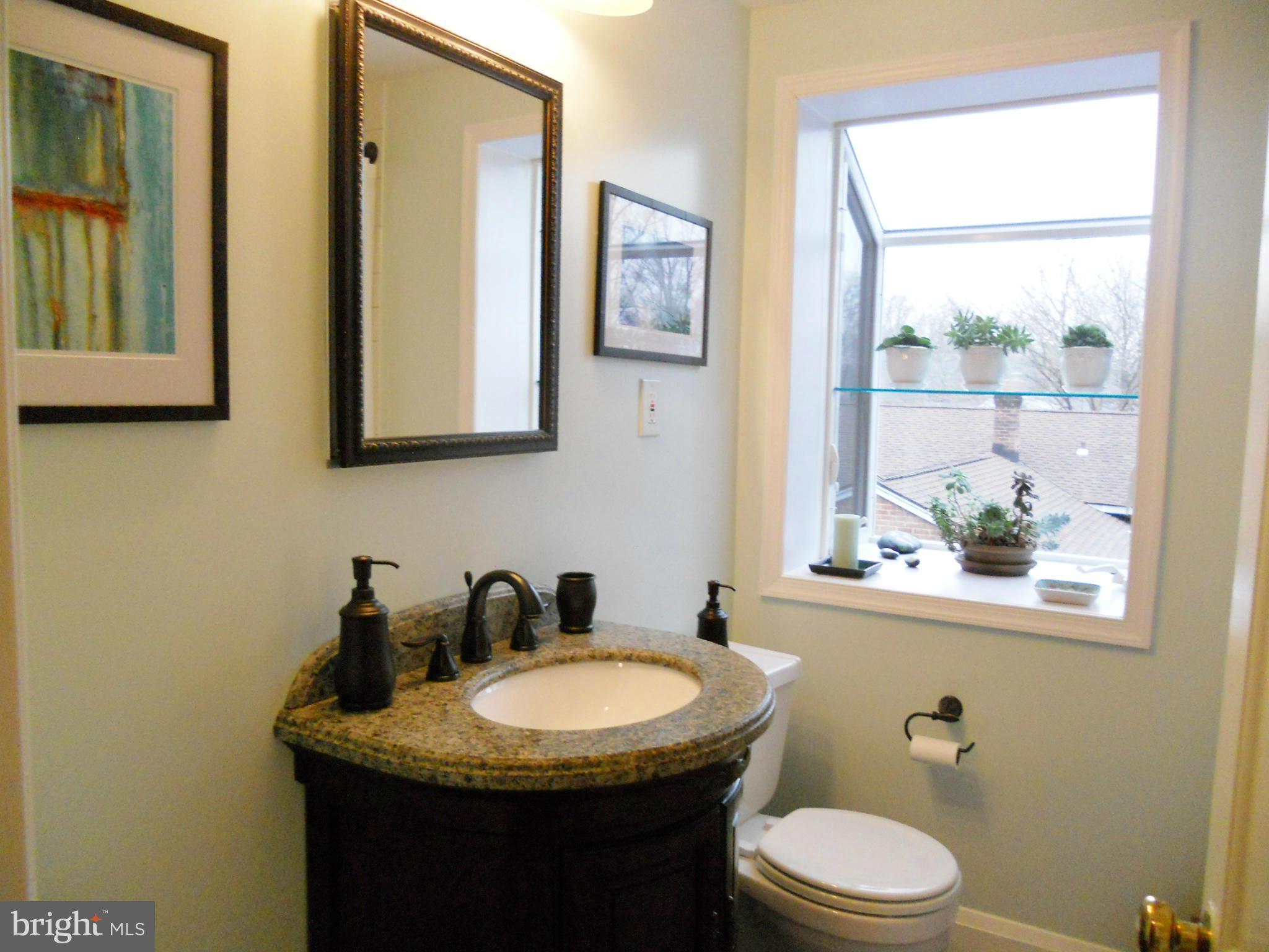 800 Stoneleigh Road Baltimore, MD 21212 - Photo 14 of 19 Bath