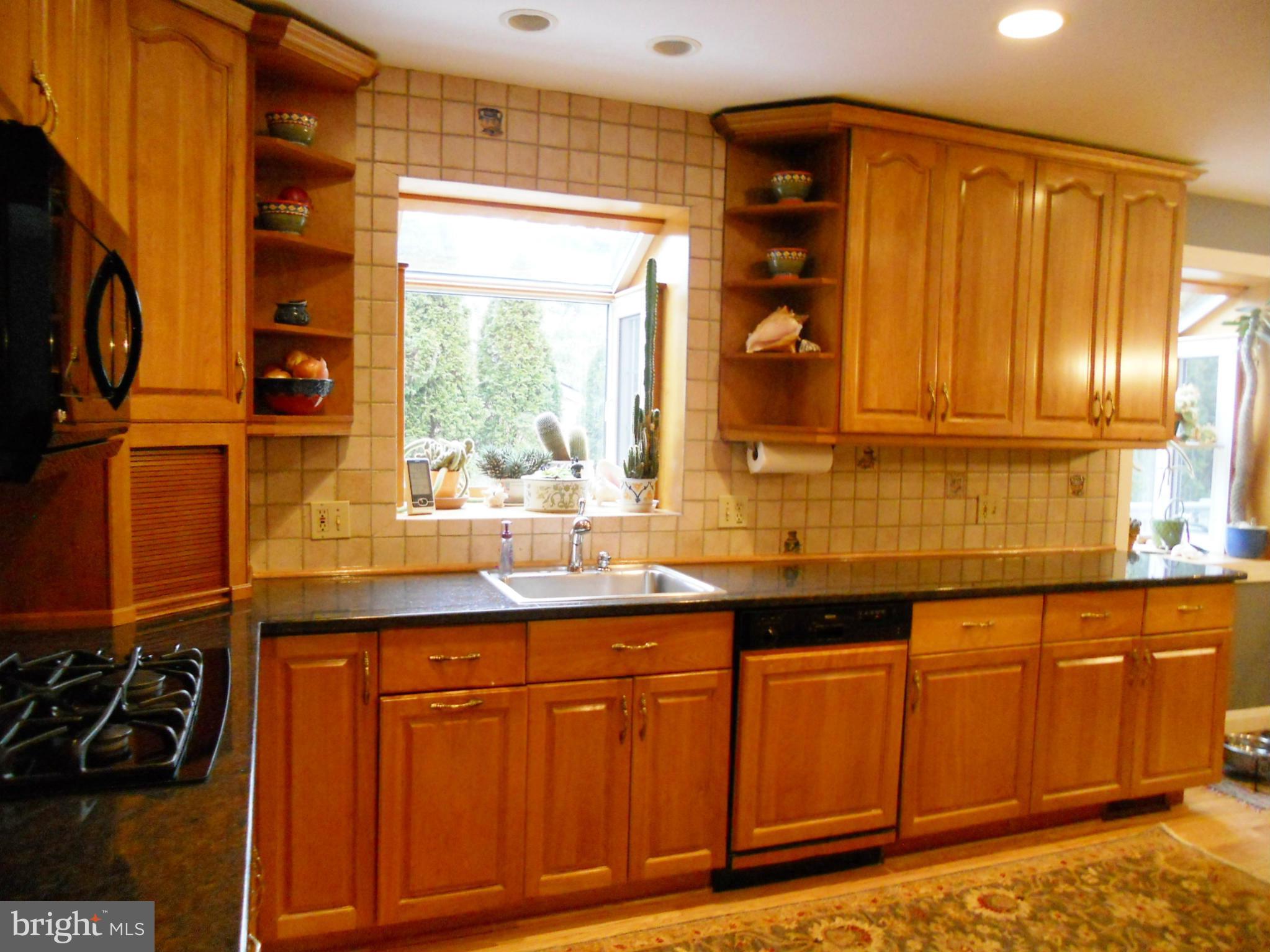 800 Stoneleigh Road Baltimore, MD 21212 - Photo 4 of 19 Kitchen