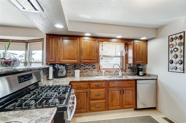 1811 Shamrock Road Fort Wayne, IN 46819 - Photo 8 of 35