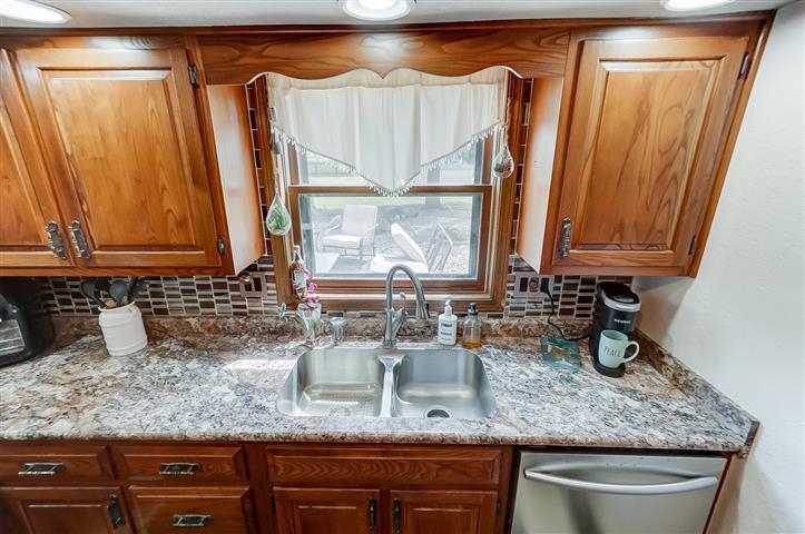 1811 Shamrock Road Fort Wayne, IN 46819 - Photo 10 of 35