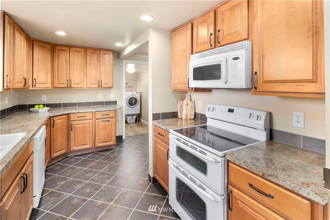 501 Grandey Way Northeast Renton, WA 98056 - Photo 14 of 40 a kitchen with a stove microwave and sink