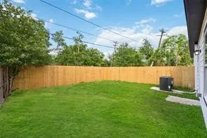 a view of yard with green space