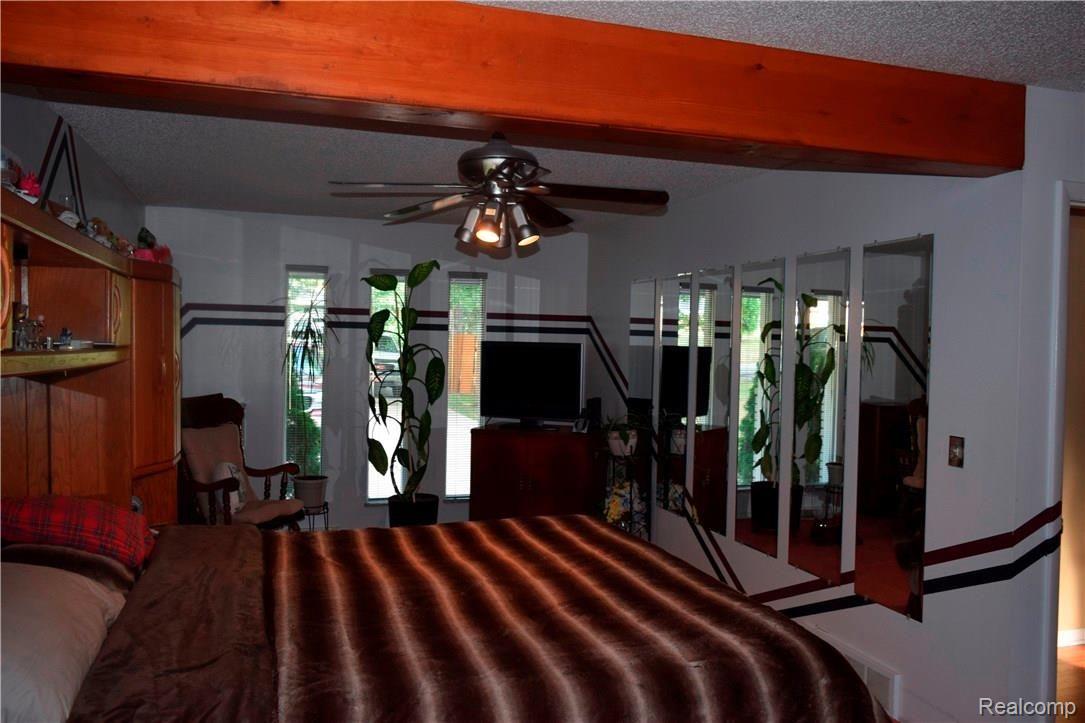 2121 Highfield Road Waterford, MI 48329 - Photo 12 of 23 MASTER BEDROOM