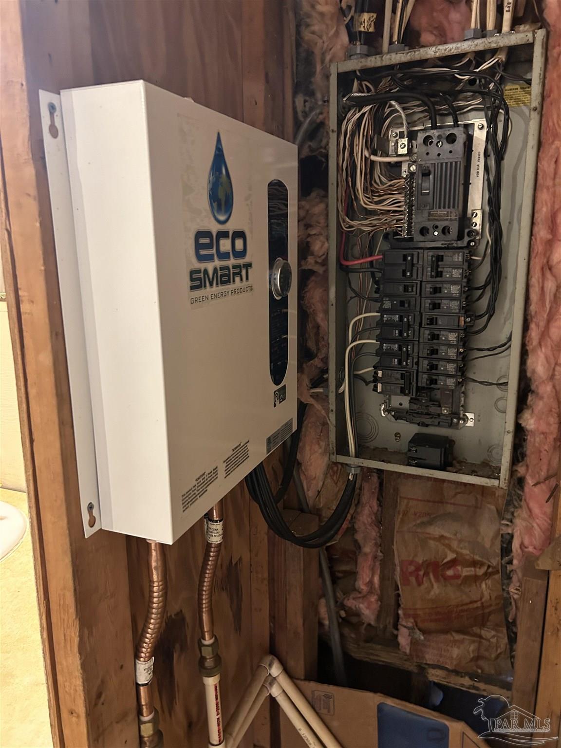 4574 Simpson Street Milton, FL 32583 - Photo 7 of 7 a close up of a wall