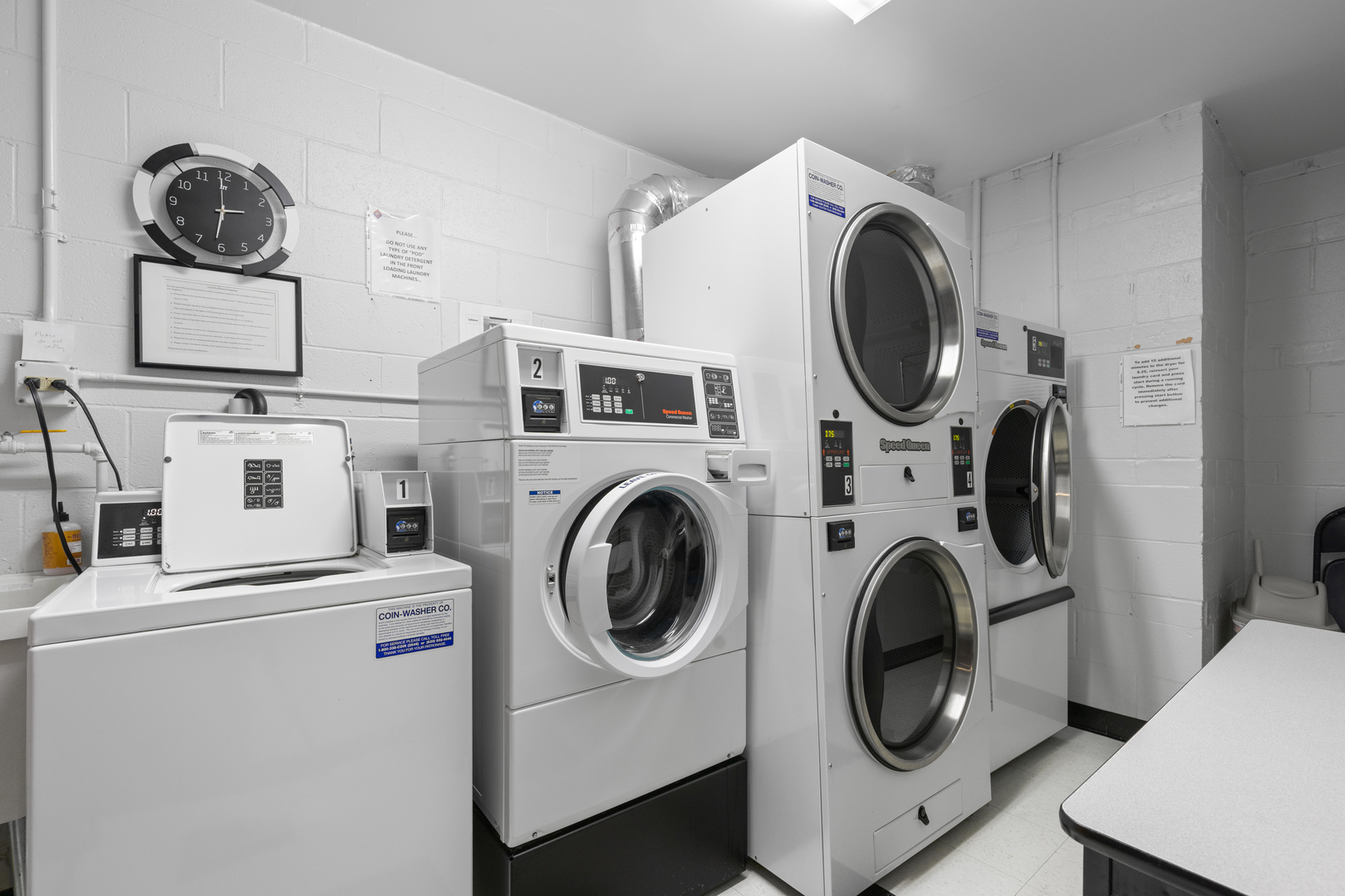 2300 Windsor Mall, Unit 2E Park Ridge, IL 60068 - Photo 22 of 27 a utility room with dryer and washer