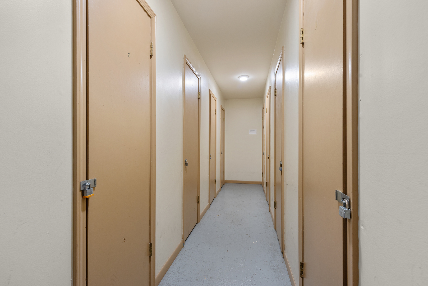 2300 Windsor Mall, Unit 2E Park Ridge, IL 60068 - Photo 23 of 27 a view of hallway