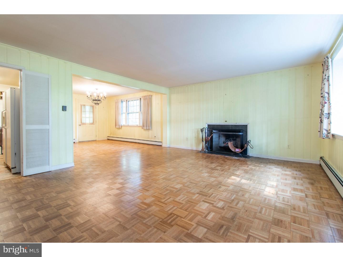1405 Panther Road Wyncote, PA 19095 - Photo 4 of 24 Living Room